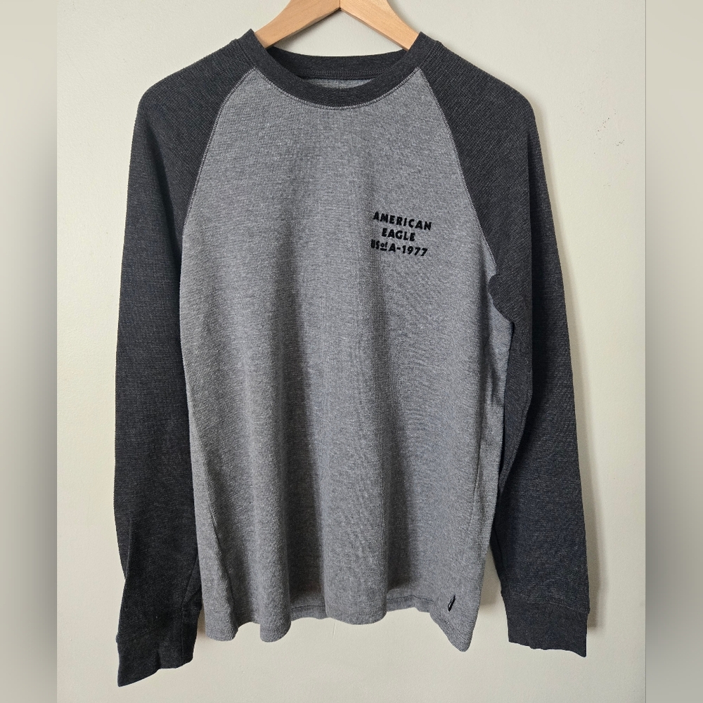 American Eagle Outfitters Gray and Black Raglan Shirt Thermal